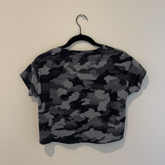 Lululemon camouflage crop top - Picture 2 of 3